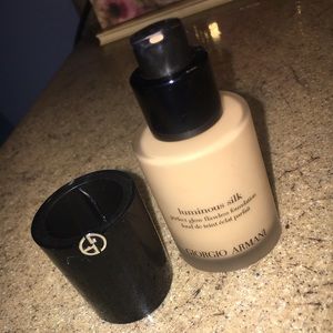Armani Luminous Foundation